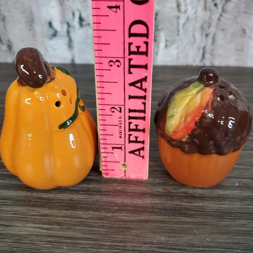 Ceramic Pumpkin & Acorn Salt & Pepper Shaker Set Fall Harvest Thanksgiving Decor